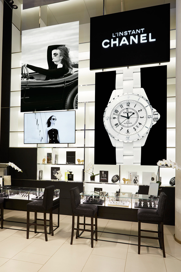 ����� ����