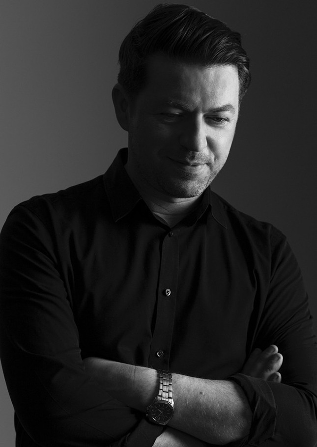 ����� ����