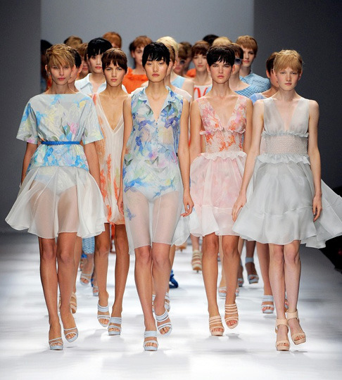 Cacharel �������� ����� � ������