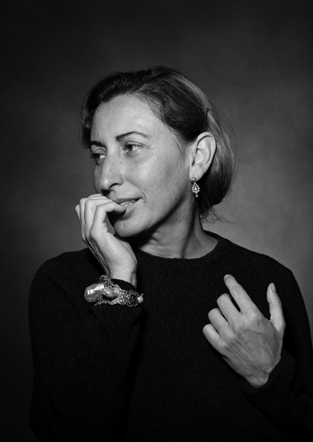 ����� ����